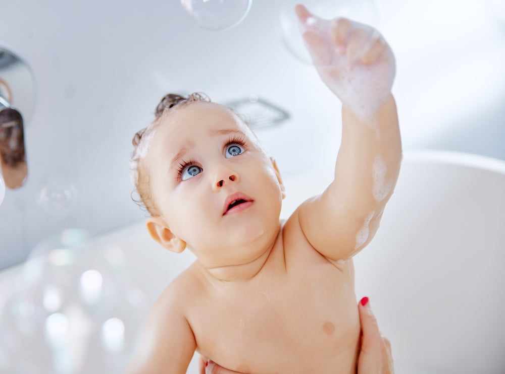 Savon Bébé Bio : Comment Choisir le Meilleur Savon pour votre enfant